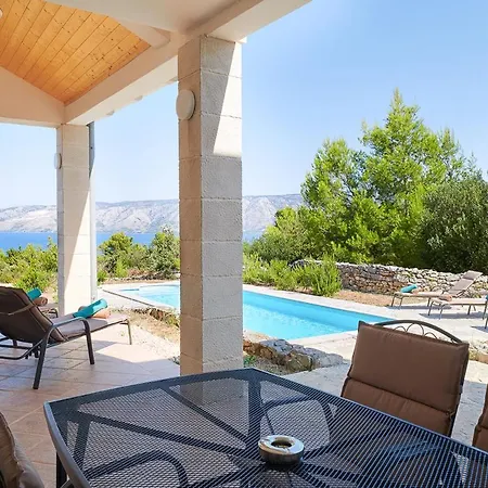 Sleeps 8 With Pool Air Con And Wifi Villa
